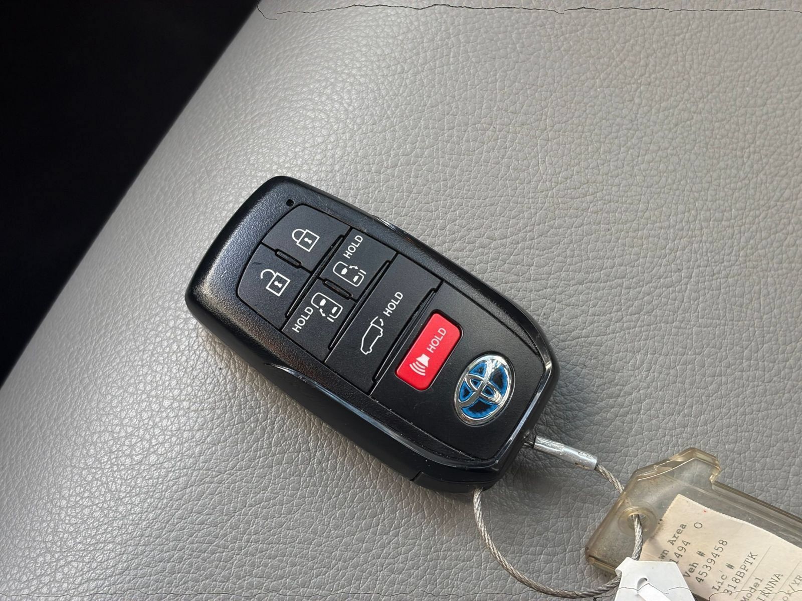 Used 2025 Toyota Sienna XLE FWD image 21