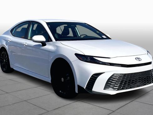Certified 2025 Toyota Camry SE image 2