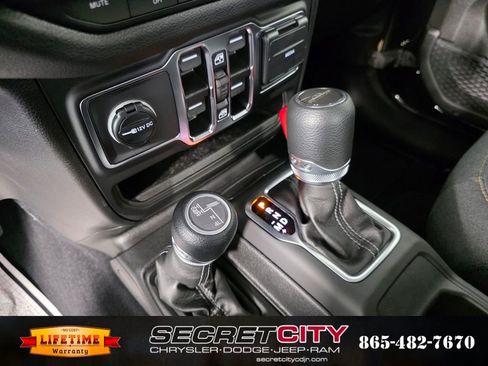 New 2025 Jeep Gladiator Sport AWD/4WD image 25