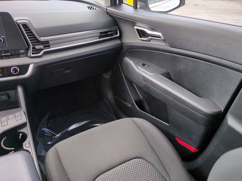 Certified 2025 Kia Sportage LX FWD image 17