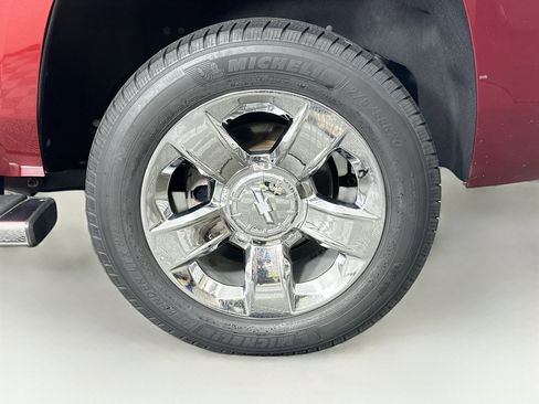 Used 2019 Chevrolet Tahoe LT w/ LT Signature Package AWD/4WD image 11
