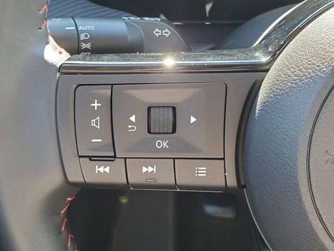 Certified 2025 Nissan Kicks SR image 17