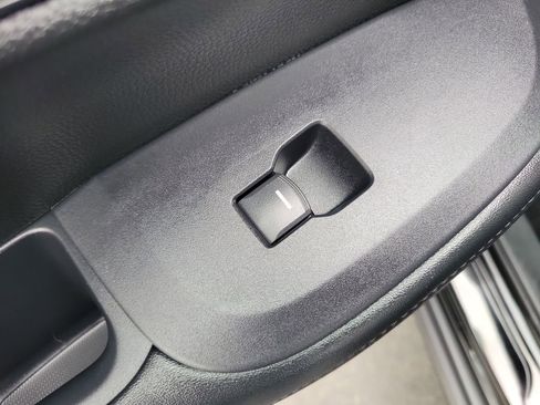 Used 2025 Honda HR-V LX image 14