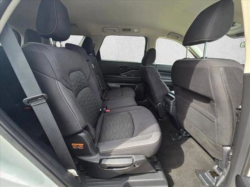 Used 2025 Nissan Pathfinder SV FWD image 19
