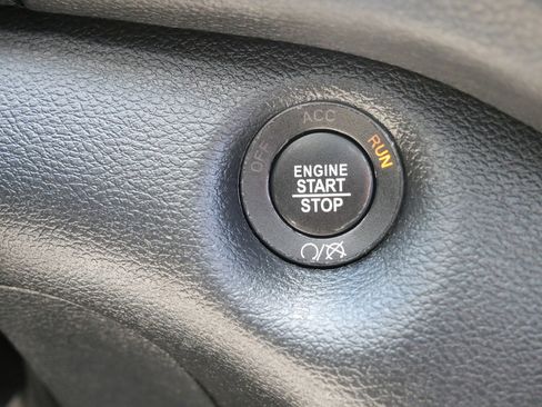 Used 2019 Jeep Cherokee Limited w/ Trailer Tow Group AWD/4WD image 31