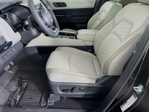 New 2025 Nissan Pathfinder SV w/ Cargo Package image 3