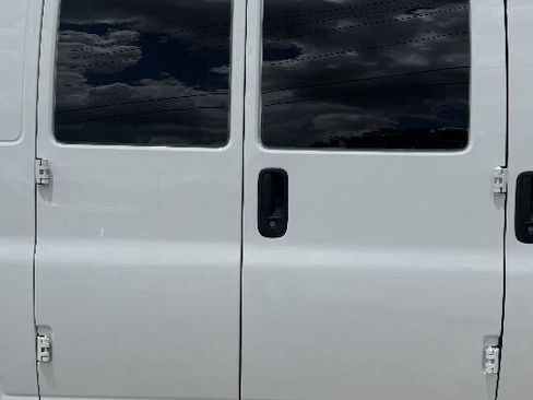 Used 2015 Chevrolet Express 2500 RWD image 38
