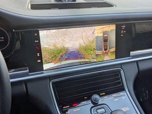 Used 2023 Porsche Panamera image 19