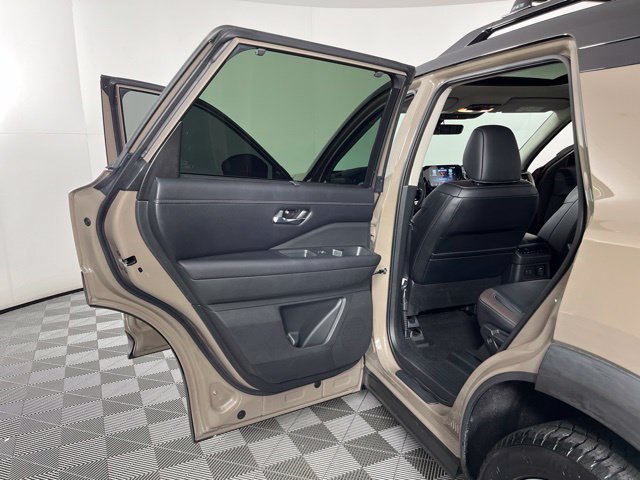 Used 2023 Nissan Pathfinder Platinum w/ Cargo Package AWD/4WD image 43