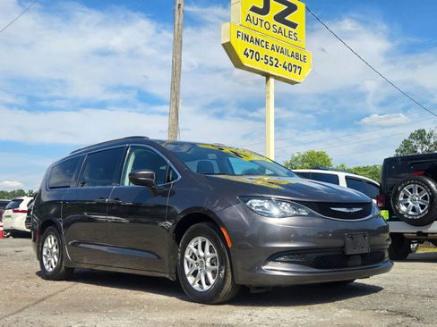 Used 2021 Chrysler Voyager Lxi FWD image 1