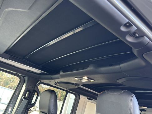 Used 2023 Jeep Wrangler Unlimited Sahara image 29