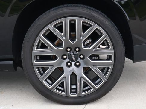 Used 2025 GMC Yukon XL Denali Ultimate AWD/4WD image 9
