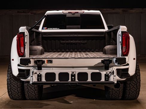 Used 2021 GMC Sierra 3500 Denali w/ Denali Ultimate Package image 9