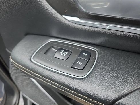 Used 2019 RAM 1500 Laramie AWD/4WD image 21