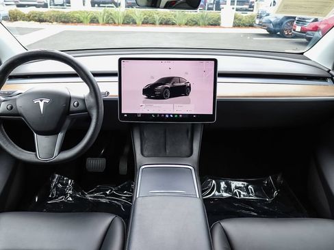 Used 2023 Tesla Model Y AWD image 12