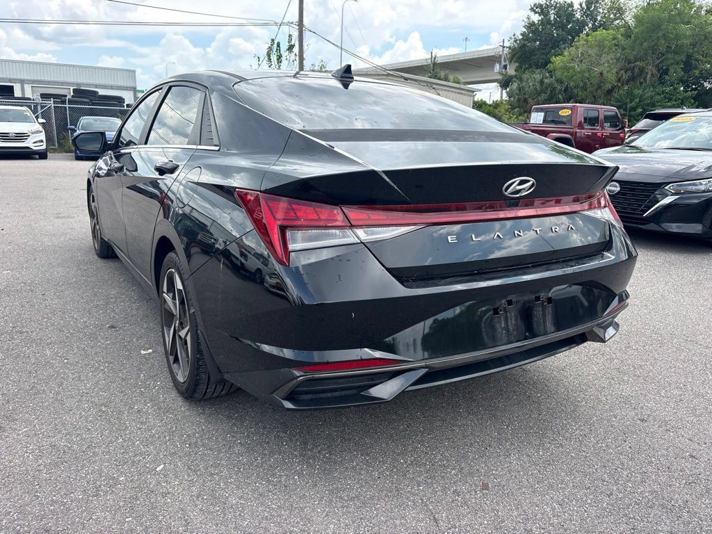 Used 2022 Hyundai Elantra SEL w/ Convenience + Premium Package FWD image 5