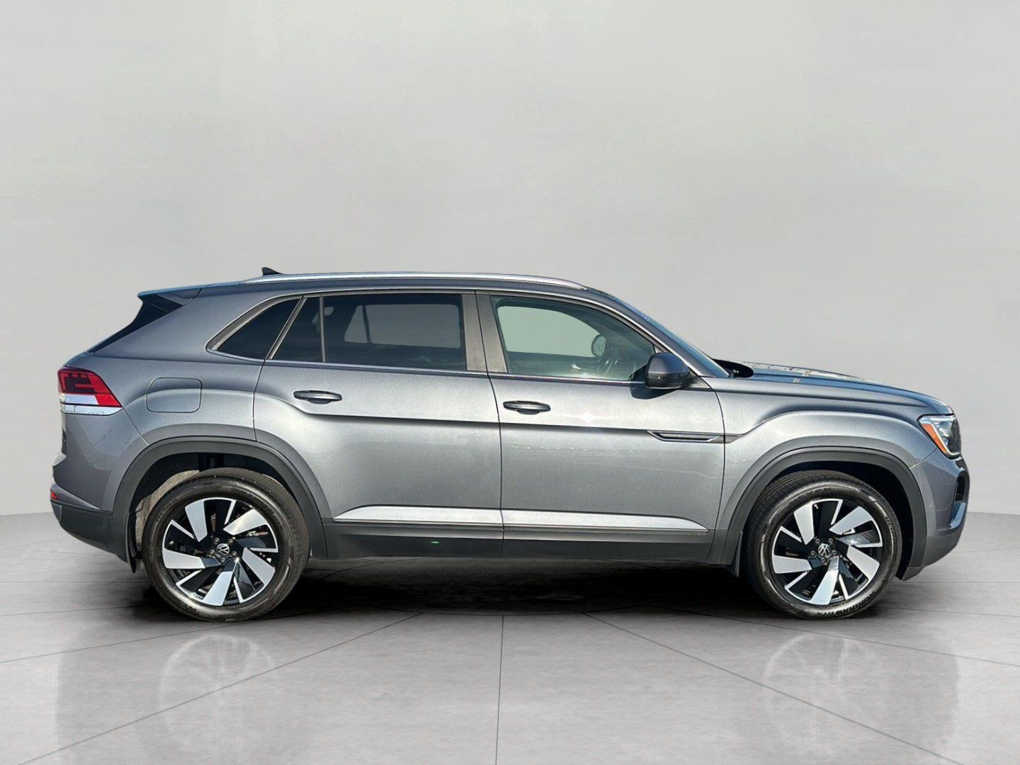 Used 2025 Volkswagen Atlas Cross Sport SE AWD/4WD image 8