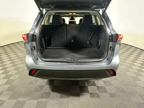 Used 2020 Toyota Highlander XLE FWD image 31