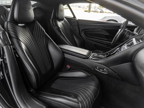 Used 2019 Aston Martin DB11 Volante RWD image 34