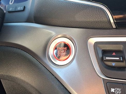 Used 2022 Honda Pilot Sport image 25