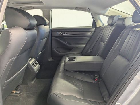 Used 2018 Honda Accord Touring image 6