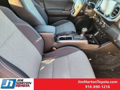 Used 2020 Toyota Tacoma TRD Off-Road image 16