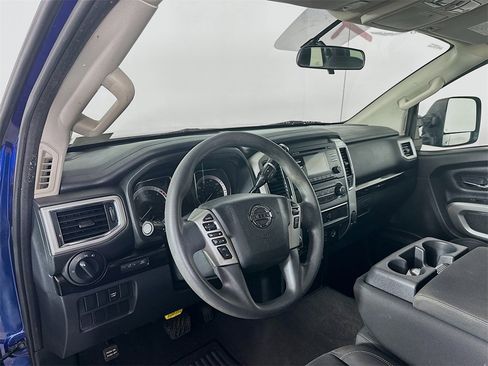 Used 2017 Nissan Titan SV image 29