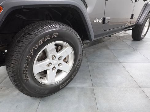 Used 2018 Jeep Wrangler Unlimited Sport image 29