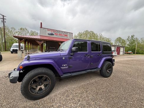 Used 2017 Jeep Wrangler Unlimited Sahara AWD/4WD image 1