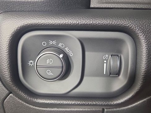 Used 2022 RAM 1500 Big Horn AWD/4WD image 11