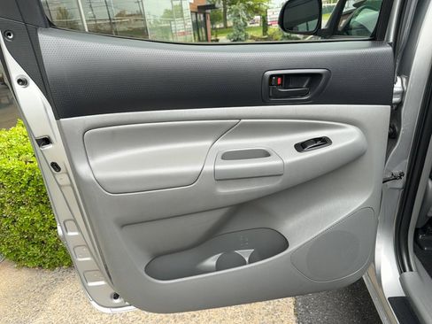 Used 2014 Toyota Tacoma 4x4 Double Cab w/ TRD Off-Road Package image 16