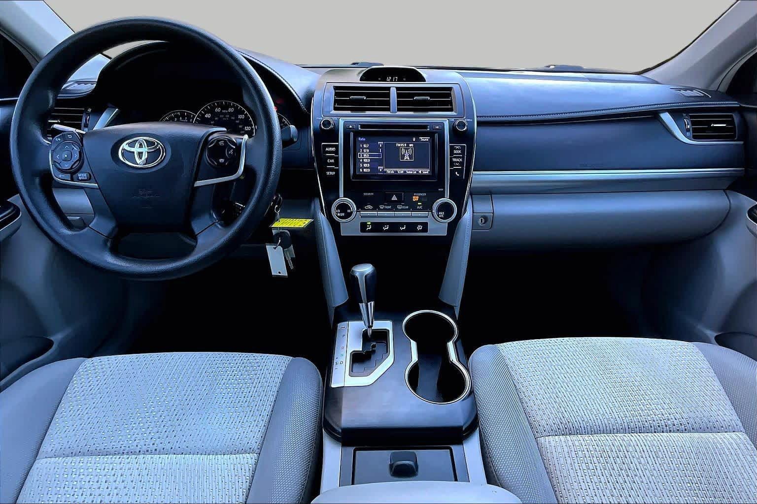 Used 2014 Toyota Camry LE FWD image 16