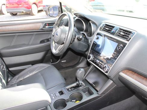Used 2018 Subaru Outback 2.5i Limited AWD/4WD image 12