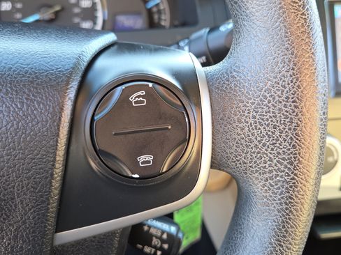 Used 2013 Toyota Camry LE image 28