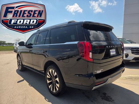 Used 2025 Ford Expedition Platinum w/ Driver's Package AWD/4WD image 5