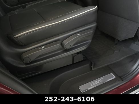 Used 2024 GMC Yukon SLT w/ SLT Luxury Package AWD/4WD image 45
