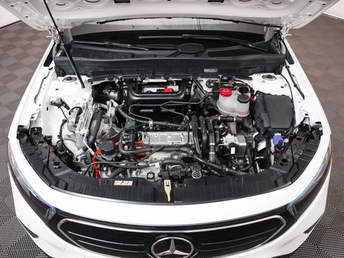 Certified 2023 Mercedes-Benz EQB 300 4MATIC image 4