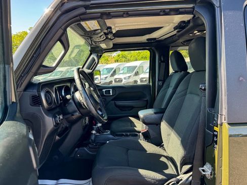 Used 2021 Jeep Wrangler Sport AWD/4WD image 18