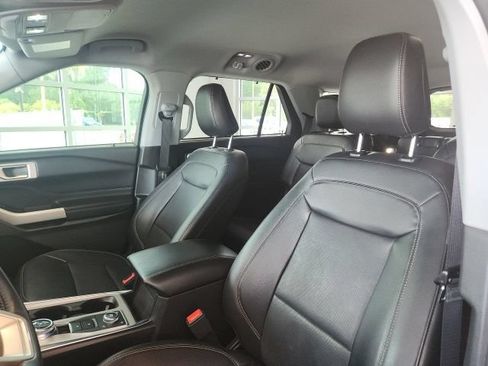 Used 2021 Ford Explorer Limited w/ Equipment Group 301A AWD/4WD image 26