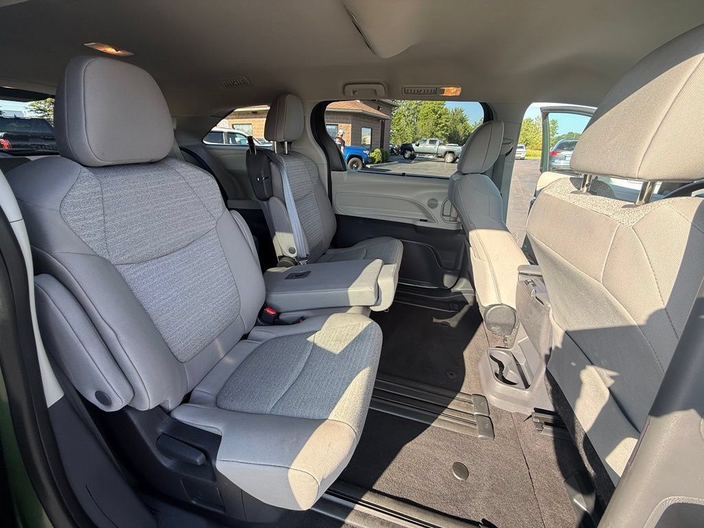 Used 2023 Toyota Sienna LE FWD image 12