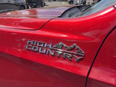 Used 2021 Chevrolet Suburban High Country RWD image 11