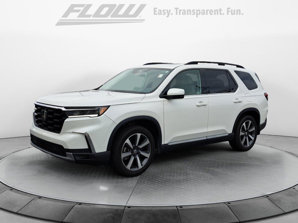 Used 2025 Honda Pilot Touring image 4