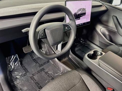 Used 2026 Tesla Model Y AWD image 9