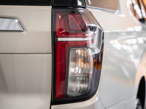 Used 2024 Chevrolet Tahoe LT w/ Luxury Package AWD/4WD image 7