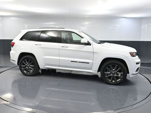Used 2018 Jeep Grand Cherokee Overland AWD/4WD image 4