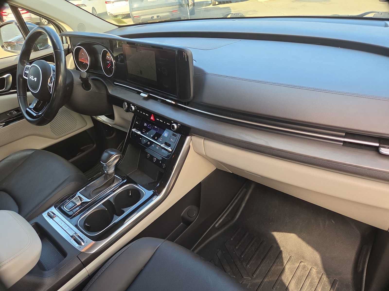 Used 2022 Kia Carnival SX FWD image 25