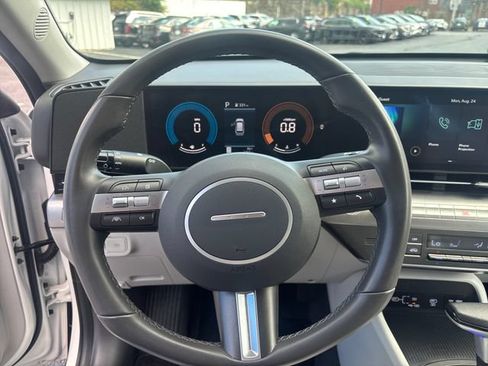 Used 2025 Hyundai Kona SEL AWD/4WD image 16