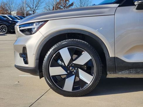 Used 2024 Volvo XC40 Recharge Plus w/ Protection Package Premier image 12