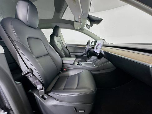 Used 2024 Tesla Model Y Long Range image 32