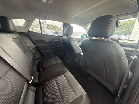 Used 2025 Chevrolet Trax LT FWD image 35